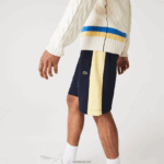 Lacoste מכנסי צמר מוברש בצבע בלוק DZ4D0D1516 כחול כהה צהוב 144 גברים - Image 2