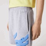 Lacoste מכנסי צמר קצרים מכותנה אורגנית בהדפס תנין DZ4D0D1418 chine אפור cca גברים - Image 7