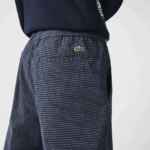 Lacoste מכנסי ריצה מכותנה נמתחת משובצת מורשת DZ4D0D1167 כחול כהה לבן qrn גברים - Image 4