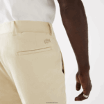 Lacoste מכנסיים קפלים בתערובת כותנה ופשתן DZ4D0D1642 בז' שנות 68 גברים - Image 6