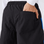 Lacoste מכנסיים קצרים עם אפקט טלאים בלוק צבעוני DZ4D0D1500 שחור כחול לבן se1 גברים - Image 8