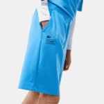 Lacoste מכנסיים קצרים עם הדפס רעיוני DZ4D0D1356 כחול 4xa גברים - Image 2