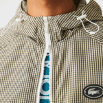 Lacoste מעיל אריג עם קפוצ'ון DZ4D0D1232 בז' נייבי לבן חאקי ירוק 87e גברים - Image 4