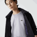 Lacoste מעיל בומבר מרופד בצווארון שרפה DZ4D0D1214 כחול כהה אפור כהה 2t9 גברים - Image 4