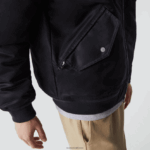 Lacoste מעיל בומבר מרופד בצווארון שרפה DZ4D0D1214 כחול כהה אפור כהה 2t9 גברים - Image 9