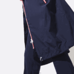 Lacoste מעיל גשם מתקפל במהדורת ספורט צרפתית DZ4D0D1296 חוק כהה כחול לבן אדום גברים - Image 6