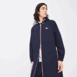 Lacoste מעיל גשם מתקפל במהדורת ספורט צרפתית DZ4D0D1296 חוק כהה כחול לבן אדום גברים