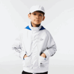 Lacoste מעיל דוחה מים ברדס נשלף DZ4D0D3240 לבן כחול שחור 9cw ילדים - Image 2