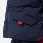 Lacoste מעיל טפטה עם ברדס רקמת תנין DZ4D0D3221 כחול כהה אדום 7pe ילדים - Image 2