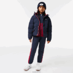 Lacoste מעיל טפטה עם ברדס רקמת תנין DZ4D0D3221 כחול כהה אדום 7pe ילדים - Image 9