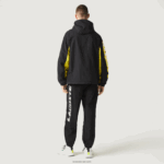 Lacoste מעיל ניילון בלוק מורשת DZ4D0D1238 שחור צהוב tj6 גברים - Image 3