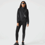 Lacoste מעיל ספורטיבי דוחה מים שניתן לארוז DZ4D0D2619 שחור 031 נשים - Image 2