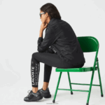 Lacoste מעיל ספורטיבי דוחה מים שניתן לארוז DZ4D0D2619 שחור 031 נשים - Image 3