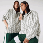 Lacoste מעיל רוח בדוגמת מונוגרמה חיה DZ4D0D1291 לבן ירוק pt2 גברים