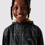 Lacoste מעיל רוח דוחה מים DZ4D0D3262 כחול כהה ירוק צהוב 9dw ילדים - Image 10