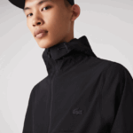 Lacoste מעיל רוכסן קל עם כיתוב ברדס DZ4D0D1284 שחור 031 גברים