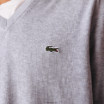 Lacoste סוודר כותנה אורגנית עם צווארון V DZ4D0D1568 chine אפור cca גברים - Image 4