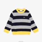 Lacoste סוודר כותנה עם פסים בצווארון ניגודי DZ4D0D3251 סיני אפור כחול כהה צהוב 7wr בנים