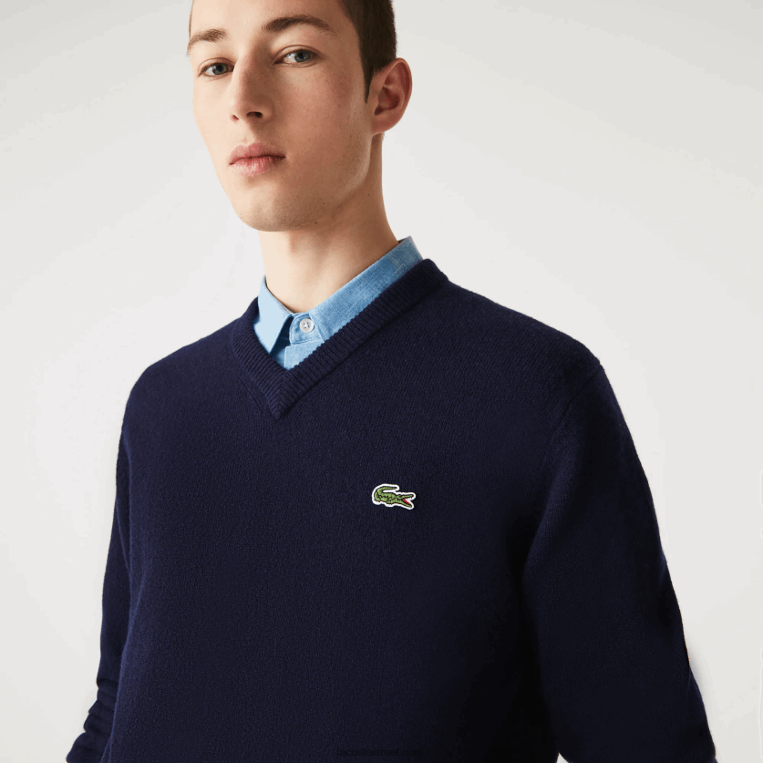 Lacoste סוודר צמר עם צווארון V DZ4D0D1555 כחול כהה 166 גברים - Image 2