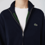 Lacoste סוודר רוכסן מכותנה אורגנית בצווארון סטנד-אפ DZ4D0D461 כחול כהה 166 גברים - Image 4