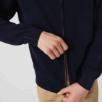 Lacoste סוודר רוכסן מכותנה אורגנית בצווארון סטנד-אפ DZ4D0D461 כחול כהה 166 גברים - Image 6