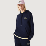 Lacoste סווטשירט כותנה אורגנית עם קפוצ'ון בגזרה רופפת DZ4D0D366 כחול כהה 166 גברים - Image 6
