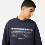 Lacoste סווטשירט ממותג בגזרה רופפת DZ4D0D7 כחול kxe גברים - Image 2