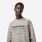 Lacoste סווטשירט ממותג בגזרה רופפת DZ4D0D8 אפור kzw גברים - Image 2