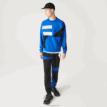 Lacoste סווטשירט עם אפקט טלאים בגזרה רופפת DZ4D0D956 כחול לבן nne גברים - Image 2