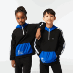 Lacoste סווטשירט עם ברדס עם כיס קנגורו DZ4D0D3205 שחור כחול 985 ילדים