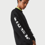 Lacoste סווטשירט עם הדפס רפלקטיבי בגזרה רופפת DZ4D0D982 שחור 031 גברים - Image 4