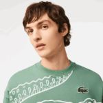 Lacoste סווטשירט עם צווארון עגול בגזרה רופפת בהדפס קרוק DZ4D0D361 ירוק חאקי kx5 גברים - Image 2