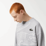 Lacoste סווטשירט עם צווארון עגול בגזרה רופפת בהדפס קרוק DZ4D0D362 chine אפור cca גברים - Image 2