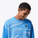 Lacoste סווטשירט עם צווארון עגול בגזרה רופפת בהדפס קרוק DZ4D0D363 כחול l99 גברים - Image 2