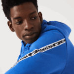 Lacoste סווטשירט עם רוכסן עם קפוצ'ון להקות מודפסות DZ4D0D1241 כחול k1q גברים - Image 4