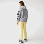 Lacoste סווטשירט פליסה עם הדפס קפוצ'ון DZ4D0D1200 אפור cca גברים - Image 3