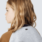 Lacoste סווטשירט קולור בלוק ממותג DZ4D0D3195 אפור צ'ין חום כחול כהה ne1 בנים - Image 2