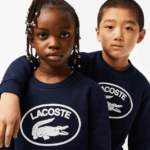 Lacoste סווטשירט קולורבלוק ממותג ניגודי DZ4D0D3055 כחול כהה לבן 525 ילדים - Image 2