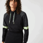 Lacoste סווטשירט קולורבלוק קצוץ בגזרה רופפת DZ4D0D2580 שחור c31 נשים