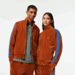 Lacoste סווטשירט קטיפה עם רוכסן בכושר רגיל DZ4D0D1117 חום 3pb גברים