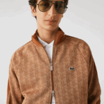 Lacoste סווטשירט רוכסן בהתאמה רגילה בהדפס מונוגרמה DZ4D0D277 בז' חום zwm גברים - Image 6