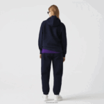 Lacoste סווטשירט תערובת כותנה עם קפוצ'ון בגזרה רופפת DZ4D0D2527 כחול כהה 166 נשים - Image 3