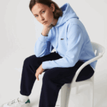 Lacoste סווטשירט תערובת כותנה עם קפוצ'ון בגזרה רופפת DZ4D0D2528 כחול hbp נשים - Image 6