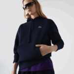 Lacoste סווטשירט תערובת כותנה עם קפוצ'ון בגזרה רופפת DZ4D0D2527 כחול כהה 166 נשים - Image 6