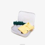 Lacoste סט קופסת פיג'מות צעצועים וכותנה אורגנית DZ4D0D2983 צ'ין אפור צהוב 8lb ילדים