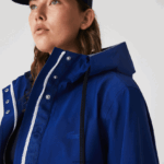 Lacoste פארקה עמיד במים עם ברדס ארוך DZ4D0D2628 כחול bdm נשים - Image 10