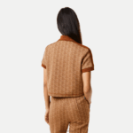 Lacoste פולו בהדפס מונוגרמה בהתאמה רגילה DZ4D0D2475 בז' חום zwm נשים - Image 3