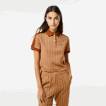 Lacoste פולו בהדפס מונוגרמה בהתאמה רגילה DZ4D0D2475 בז' חום zwm נשים