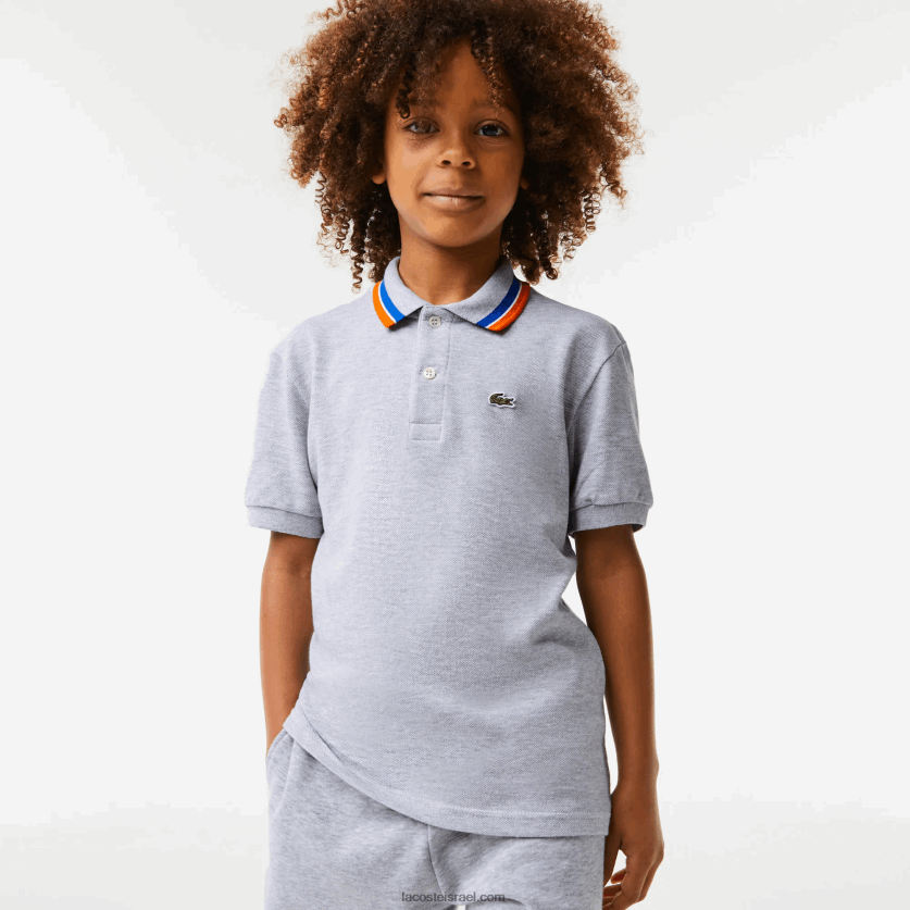 lacoste_d7a4d795d79cd795_d7a4d798d799d798_d7a4d799d7a7d794_d79bd795d7aad7a0d794_d798d7a8d799d7a7d795d79cd795d7a8_dz4d0d2953_d7a6.png Lacoste פולו פטיט פיקה כותנה טריקולור DZ4D0D2953 צ'ין אפור לבן w9d בנים - Image 1