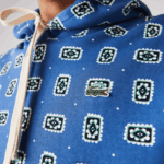 Lacoste קפוצ'ון כותנה בהדפס חי בגזרה רופפת DZ4D0D1143 כחול לבן bx9 גברים - Image 4